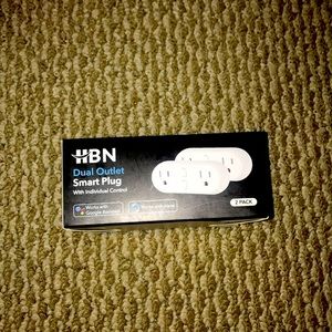 Dual outlet smart plug